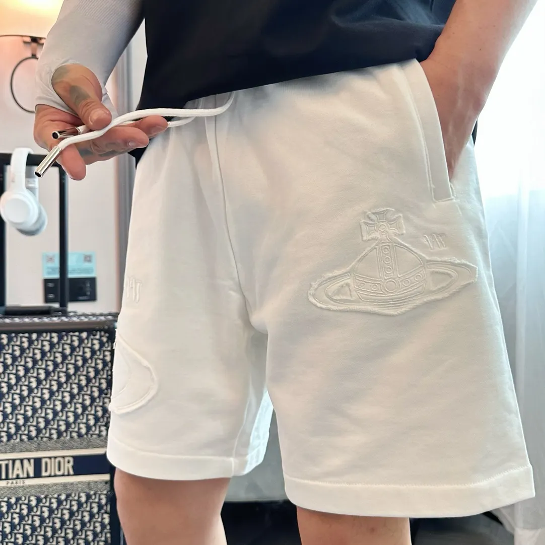 The Queen Mother's three-standard complete 2026 summer New Arrival men's casual shorts, advanced custom-made fabric Breathable fabric, Breathable elasticity and comfort, impeccable details, top-grade accessories, original logo design concept, delicate and soft feel! The upper body fit is awesome! Size: M-XXXL Please state your height and weight when ordering